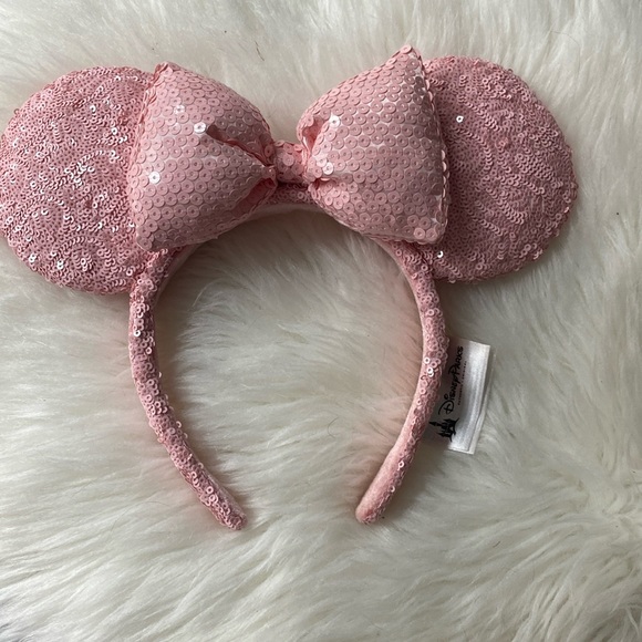 Pink Minnie Mouse Disney Ears - Picture 1 of 3